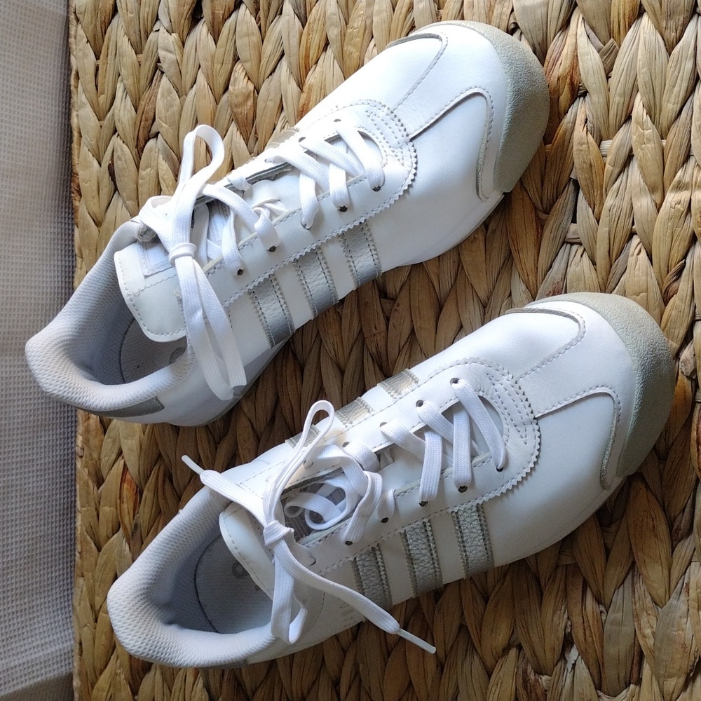 Adidas Samoa white leather sneakers 7.5